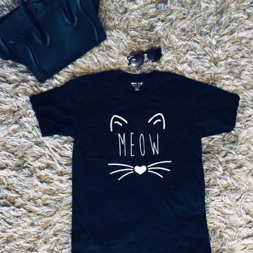 🛍 NWT MEOW 🐱 T-Shirt